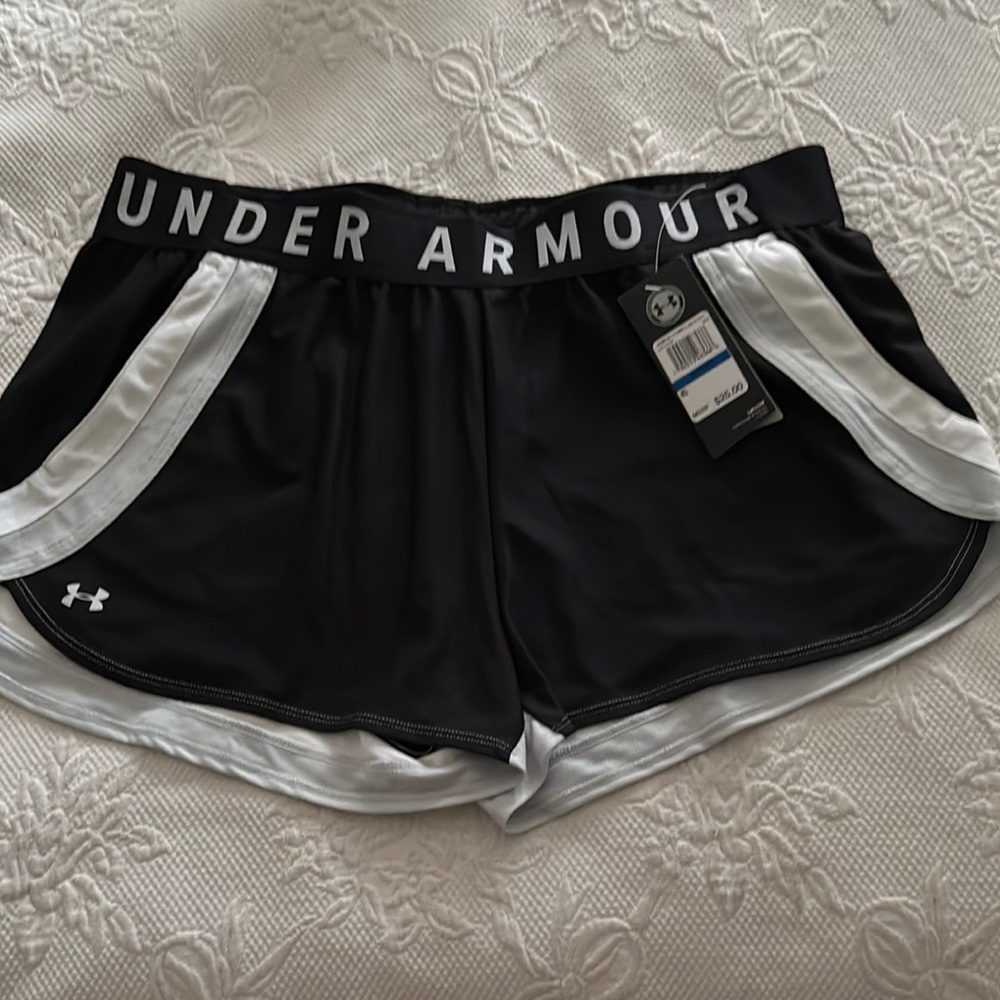 Under Armour Black and White Athletic Shorts Performance Comfort